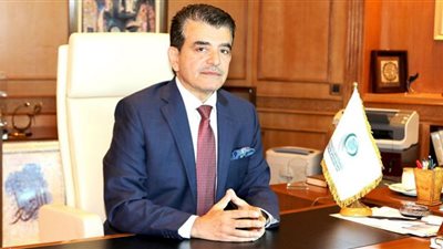 مدير عام الإيسيسكو يُسلم السيسي درع تحيا مصر 