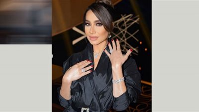 بسمة وهبة تستعرض أنوثتها بفستان شامبين في أحدث إطلالاتها