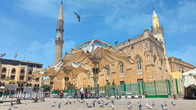 بعد افتتاح السيسي .. كل ما تريد معرفته عن مسجد الإمام الحسين