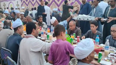 كنيسة مريم العذراء بأولاد سلامة تنظم أكبر مائدة إفطار رمضانية بالمنشاه في سوهاج (صور)