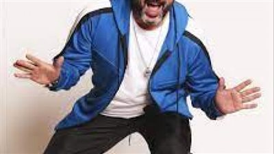 أحمد مكي يغني ستو أنا.. وأكرم حسني يعلّق: الكبير كبير أوي