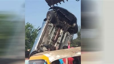 صور.. انتشال سيارة سقطت فى مياه ترعة بالشرقية دون اصابات أو وفيات