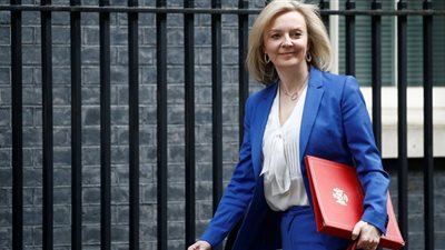 وزيرة الخارجية البريطانية تجري محادثات مع نظيرها الأوكراني في لندن