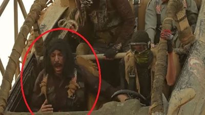 يا لهوي.. رعب هستيري لـ حسن أبو الروس خوفا من تمساح رامز جلال (فيديو)