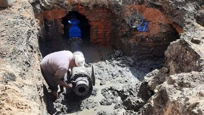 رئيس حى غرب المنصورة يواصل متابعة أعمال رفع كفاءة البنية التحتية بشارع عبد السلام عارف