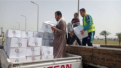 استمرار توزيع كراتين رمضان على المستحقين بالقرى الأكثر احتياجًا بأسيوط