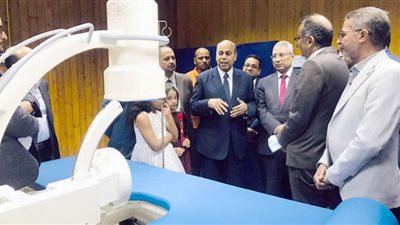 رئيس جامعة المنيا يفتتح وحدة تفتيت الحصوات بالموجات الصدمية