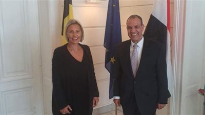 السفير المصري في بروكسل يلتقي مع وزيرة الدفاع البلجيكية