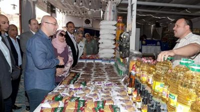 محافظ بني سويف يفتتح معرض