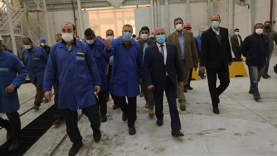 وزير النقل يتابع صيانة وإصلاح جرارات السكك الحديدية بورش إيرماس