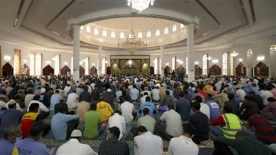 حكم تكرار صلاة الجمعة والعيد بسبب ضيق المكان