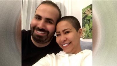 (شاهد) شيرين عبدالوهاب بدون شعر في أبو ظبي