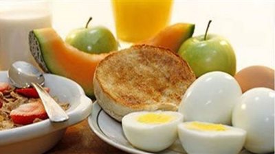 أخصائي يحذر من الافراط في تناول الطعام أول أيام العيد