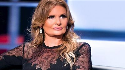 سعر صادم لإطلالة يسرا الفخمة من تصميم الأمريكية كارولينا هريرا (صور)