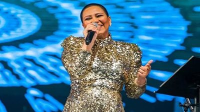 بعد ظهورها بدون شعر| أحمد فهمي لشيرين : قمر