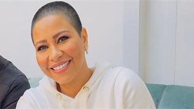 بعد ظهورها بدون شعر| مروة ناجي توجه رسالة لجمهور شيرين عبدالوهاب