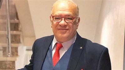 صلاح عبدالله يطلب الدعاء للراحل عزت بدران