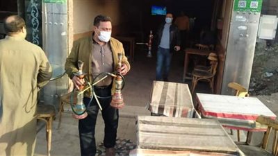 غلق المنشأت المخالفه لتطبيق الإجراءات الاحترازيه والالتزام بمواعيد الغلق بدمياط