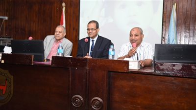 الأضرار الصحية المحتملة للمحمول على الأطفال والحوامل بمنتدى جامعة سوهاج