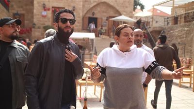 محمد حاتم ينشر صورة مع كاملة أبو ذكري من كواليس 