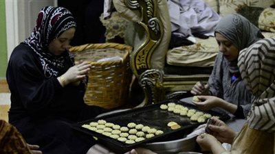 أبرز عادات الاحتفال بعيد الفطر عند المصريين.. وقصة صناعة 