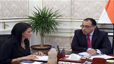 رئيس الوزراء يلتقي وزيرة التعاون الدولي لاستعراض عدداً من ملفات العمل