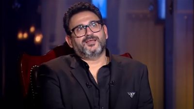 برنامج حبر سري| أكرم حسني يغني 