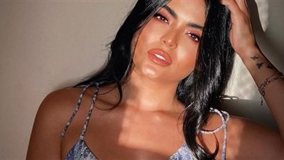 على خطى نجوم هوليوود.. أسماء جلال تعتمد صيحة المثلث المقلوب في أحدث إطلالتها