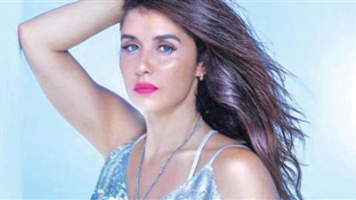 بـ لوك غير تقليدي.. غادة عادل تخطف الأنظار مع لميس الحديدي في 