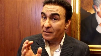 استئناف عرض مسرحية 