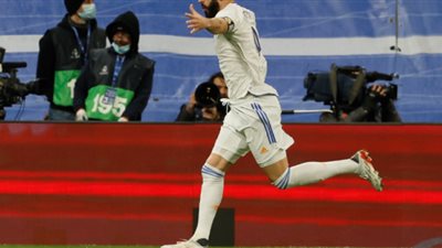 الشوط الأول.. ريال مدريد يتقدم بهدف بنزيما علي اتليتكو مدريد (فيديو)