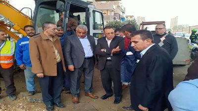محافظ الشرقية يُتابع إصلاح خط طرد الصرف الصحي بالزقازيق
