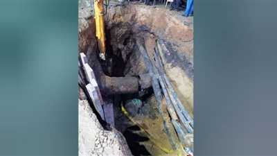 الإنتهاء إصلاح خط الصرف الصحي بالزقازيق وإعادة توصيل المياه للمنازل