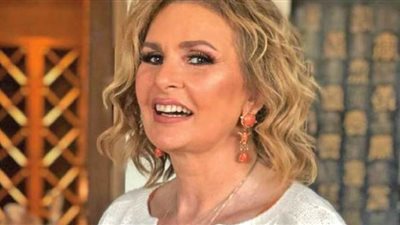 شاهد.. يسرا تعتمد الحرير الناعم في أحدث إطلالتها مع لميس الحديدي