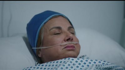 فاتن أمل حربي.. وفاة فادية عبد الغني في المستشفى وابنها يفقد الوعي حزناً عليها (تفاصيل)