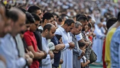 ما الأمور التي يُسَنُّ فعلها قبل الخروج لصلاة العيد.. الإفتاء توضح (فيديو)