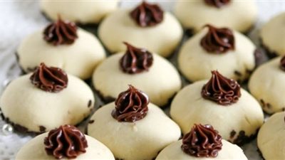 لعشاق النوتيلا.. طريقة عمل الغريبة بالشوكولاتة للعيد