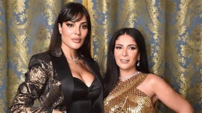 بالأشواق والأحضان.. منى زكي تقابل نادين نسيب نجيم في الإمارات