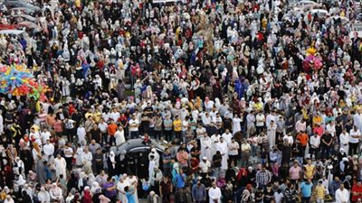 بالصور.. الآلاف يؤدون صلاة عيد الفطر المبارك في مسجد الصديق بشيراتون