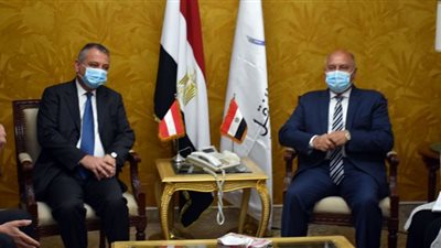 وزير النقل وسفير النمسا بالقاهرة يبحثان التعاون لزيادة إنتاج ورشة العباسية