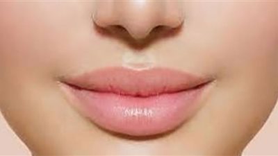 وصفات طبيعية تغنيك عن الفيلر لتكبير الشفايف (تفاصيل)