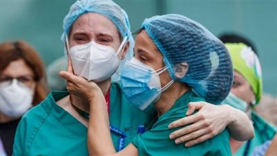 علماء يحذرون: سلالتان من كورونا قد تتسببان بموجة تفشِ خطيرة في العالم