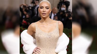 كيم كارداشيان تتألق بفستان مارلين مونرو في حفل ميت جالا