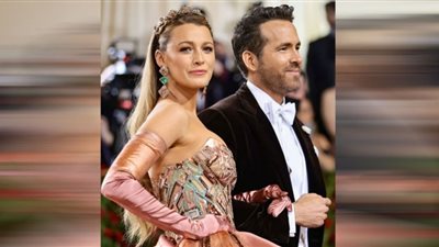 بليك ليفلي تفاجئ الحاضرين بتغيير لون فستانها في حفل Met Gala 2022| صور
