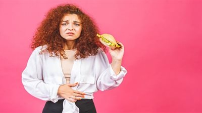 منها أكل الأطعمة المقلية.. 7 عادات يومية شائعة تدمر الكبد وتسبب الوفاة