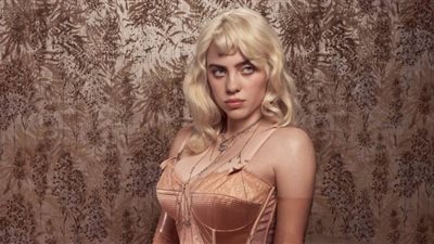 بيلي إيليش تعتمد المشد لتظهر مفاتنها في Met Gala2022