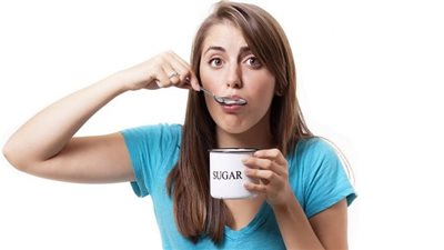 احذر.. الإفراط في تناول السكر يهدد صحتك بـ 5 أمراض خطيرة