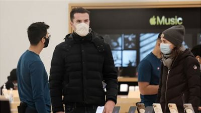 Apple تفرض ارتداء الكمامة في جميع المتاجر الأمريكية