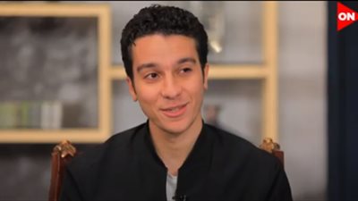 فيديو.. نور خالد النبوي يكشف كواليس مشاركته أمام والده في مسلسل راجعين يا هوى