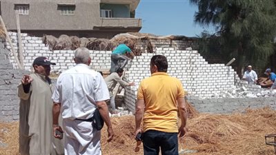 إزالة حالة تعدي على أراضي زراعية ووقف 3 حالات بناء مخالف بكفر الشيخ